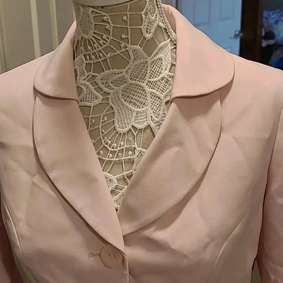 LE SUIT SUIT - Picture 5 of 8